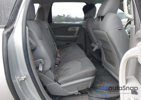 2011 Chevrolet Traverse Ls z USA, uszkodzony, nr VIN 1GNKREED2BJ362083